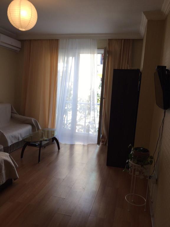 Nina'S Apartment On Gorgasali Batumi Kültér fotó